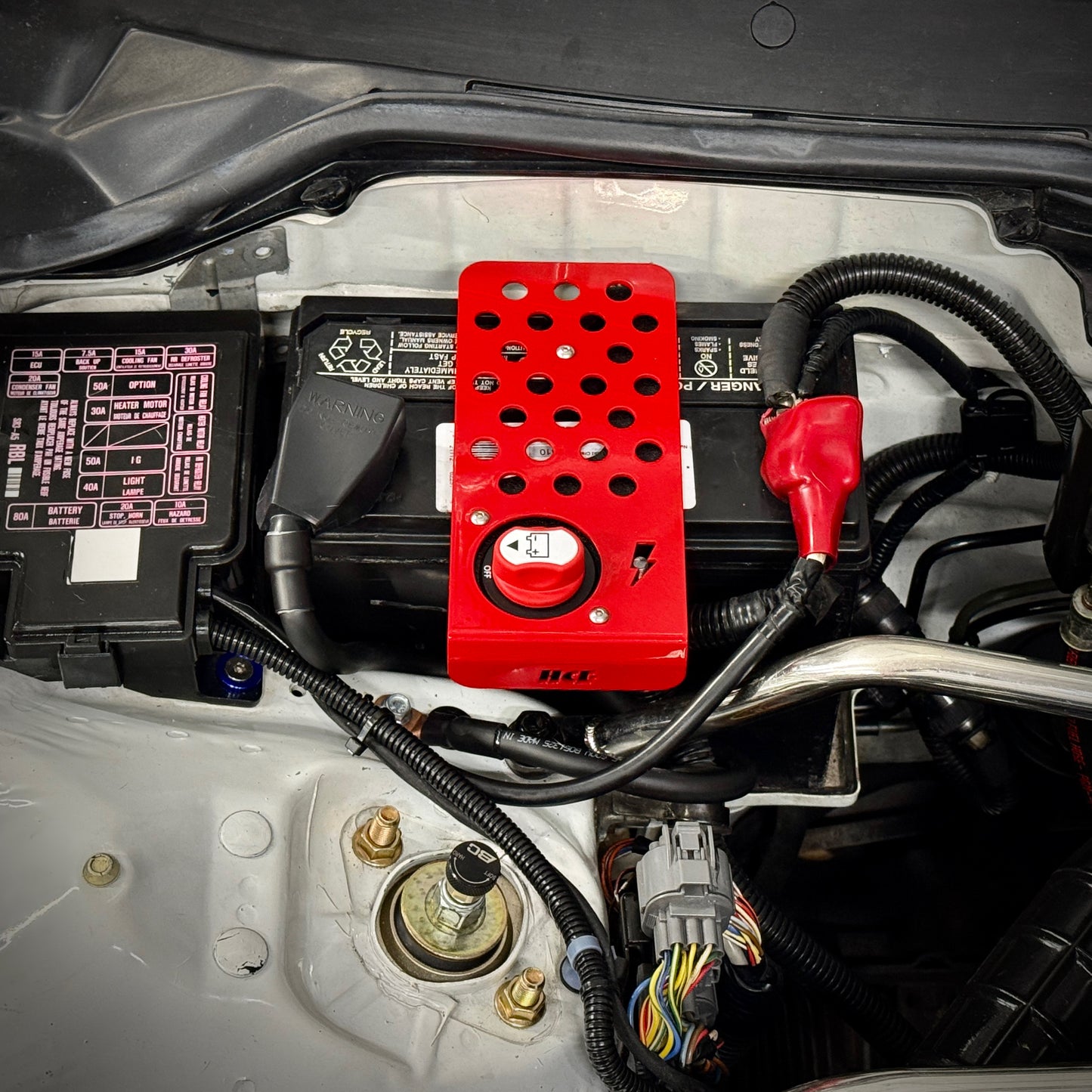 51 / 51R Battery Hold-Down and Disconnect